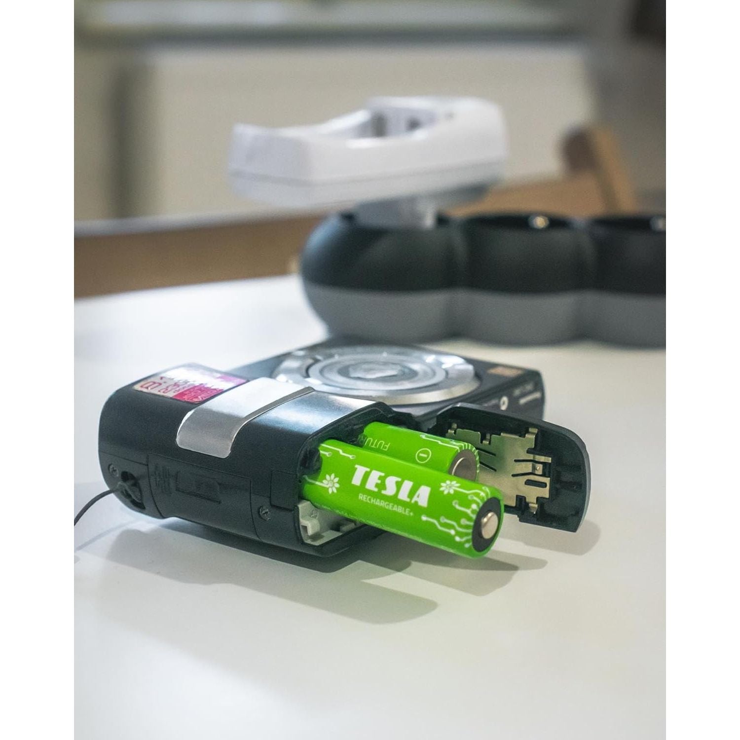 NEW TESLA Future Batteries Rechargeable+ AAA - Pack of 4 NEW TESLA Future Batteries Rechargeable+ AAA - Pack of 4