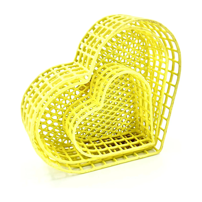 طقم عرض خاص سلة معدنية ملونة متوسط الحجم شكل قلب سعة ٣
