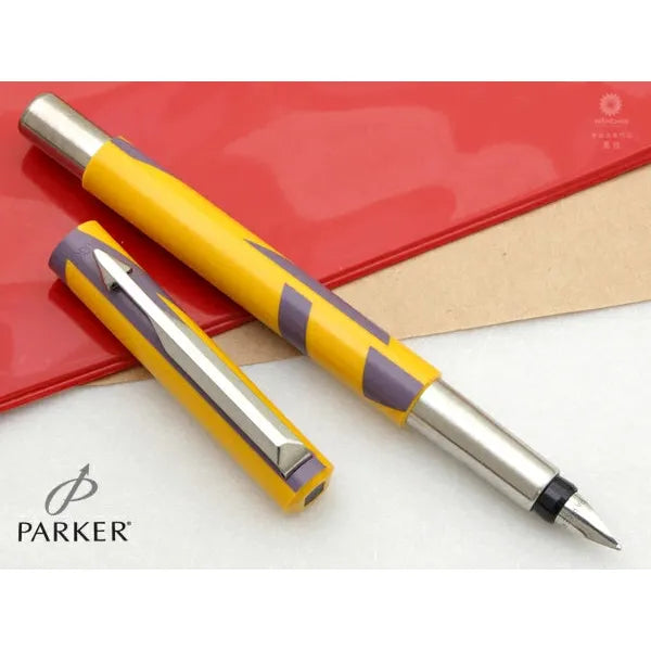 قلم باركر فكتور ريشة سائلة كروم جسم اصفر رسوم بنفسجي يونيون جاك اصدار خاص